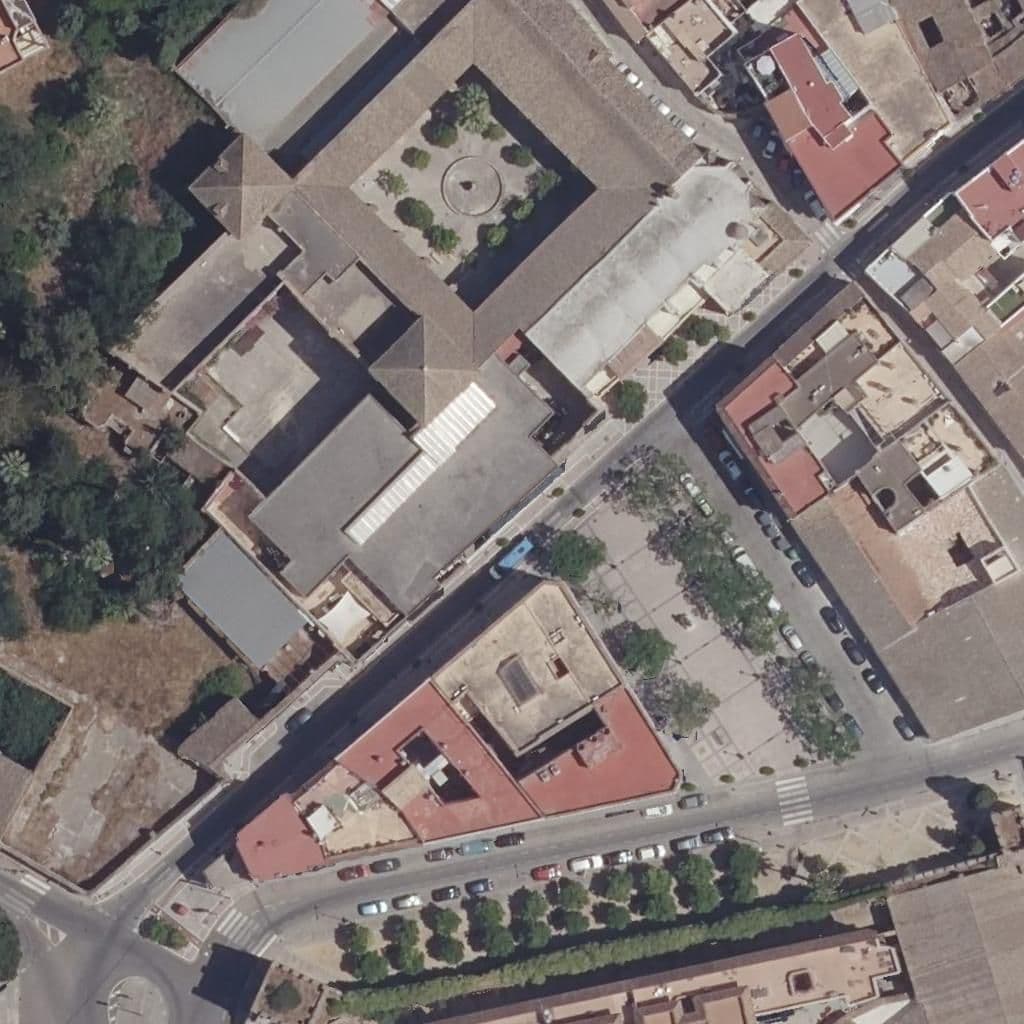 Вид сверху на территорию школы «Santa Isabel De Hungría»