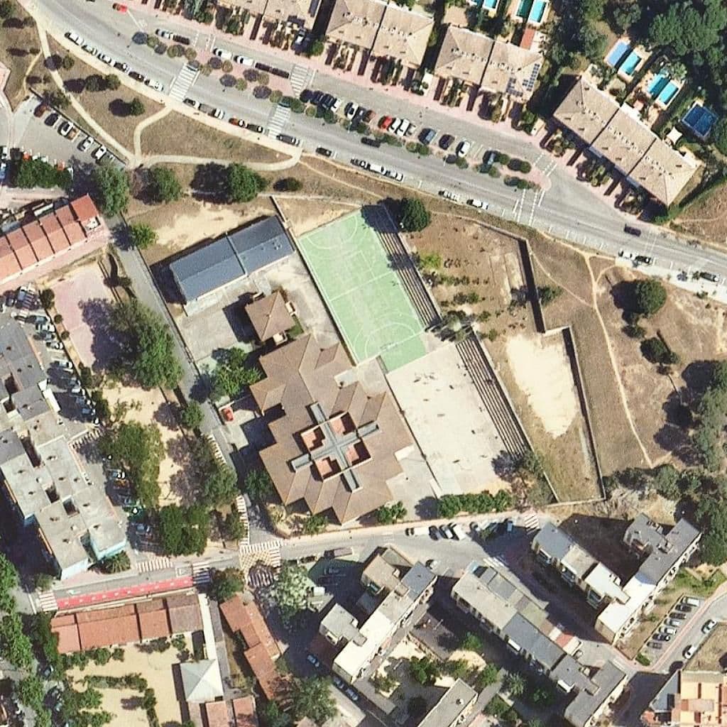 Aerial view of the grounds of Escola Mossèn Baldiri Reixach