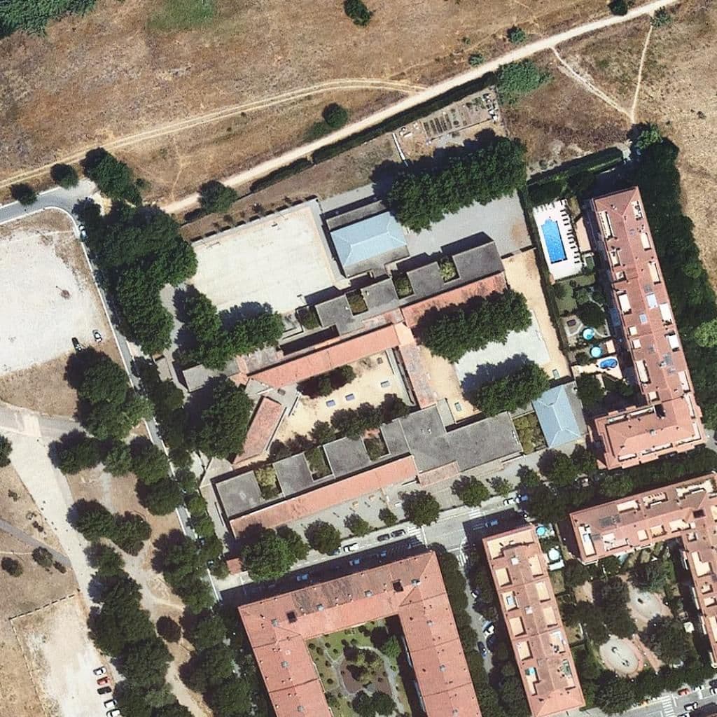 Вид згори на територію школи «Institut Cendrassos»