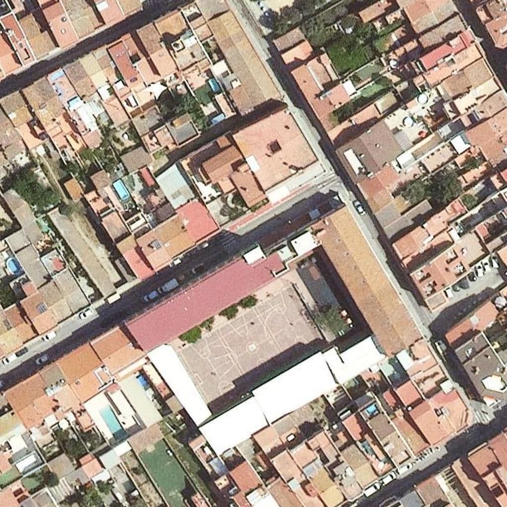 Вид сверху на территорию школы «Maristes Sant Pere Chanel»