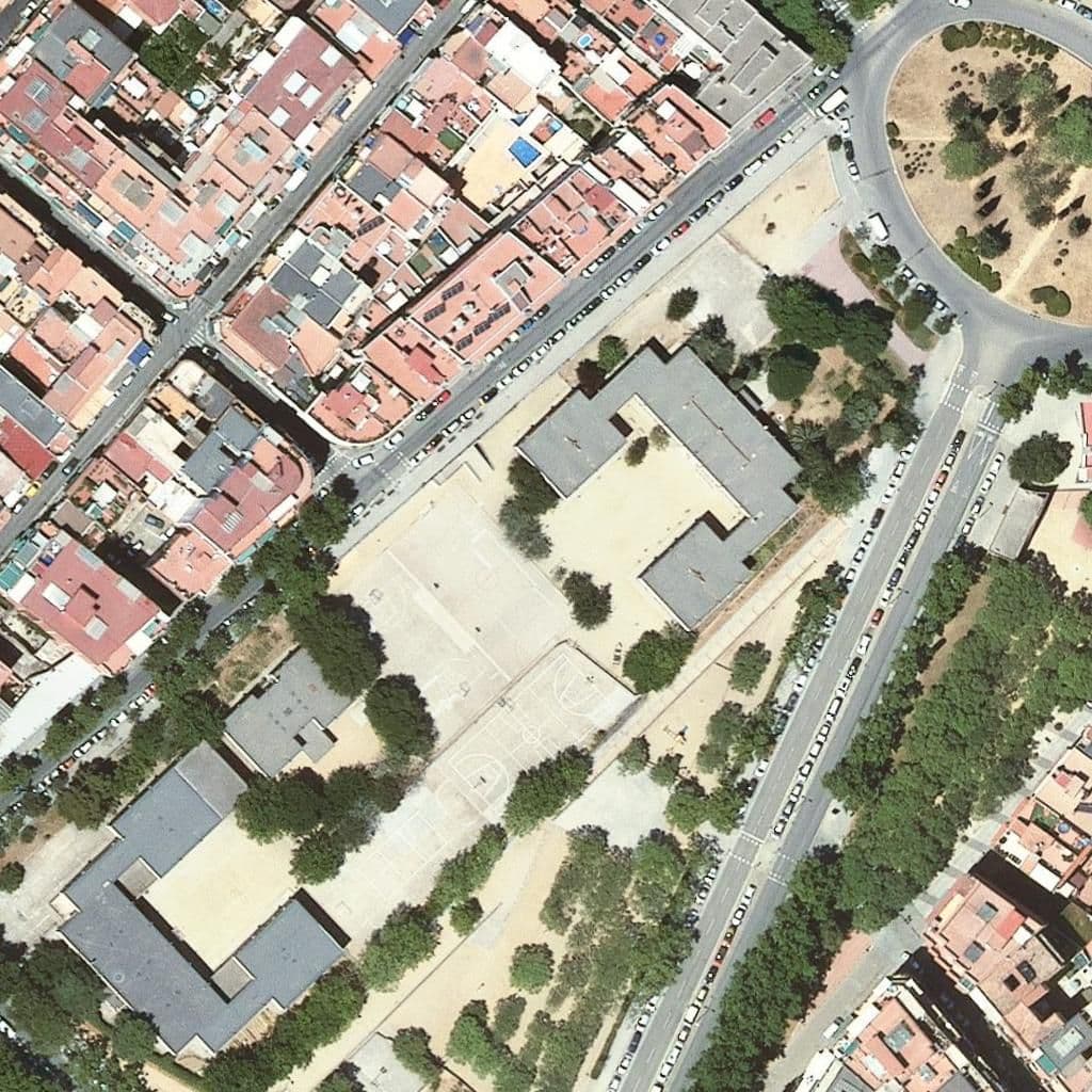 Aerial view of the grounds of Escola Joan Coret