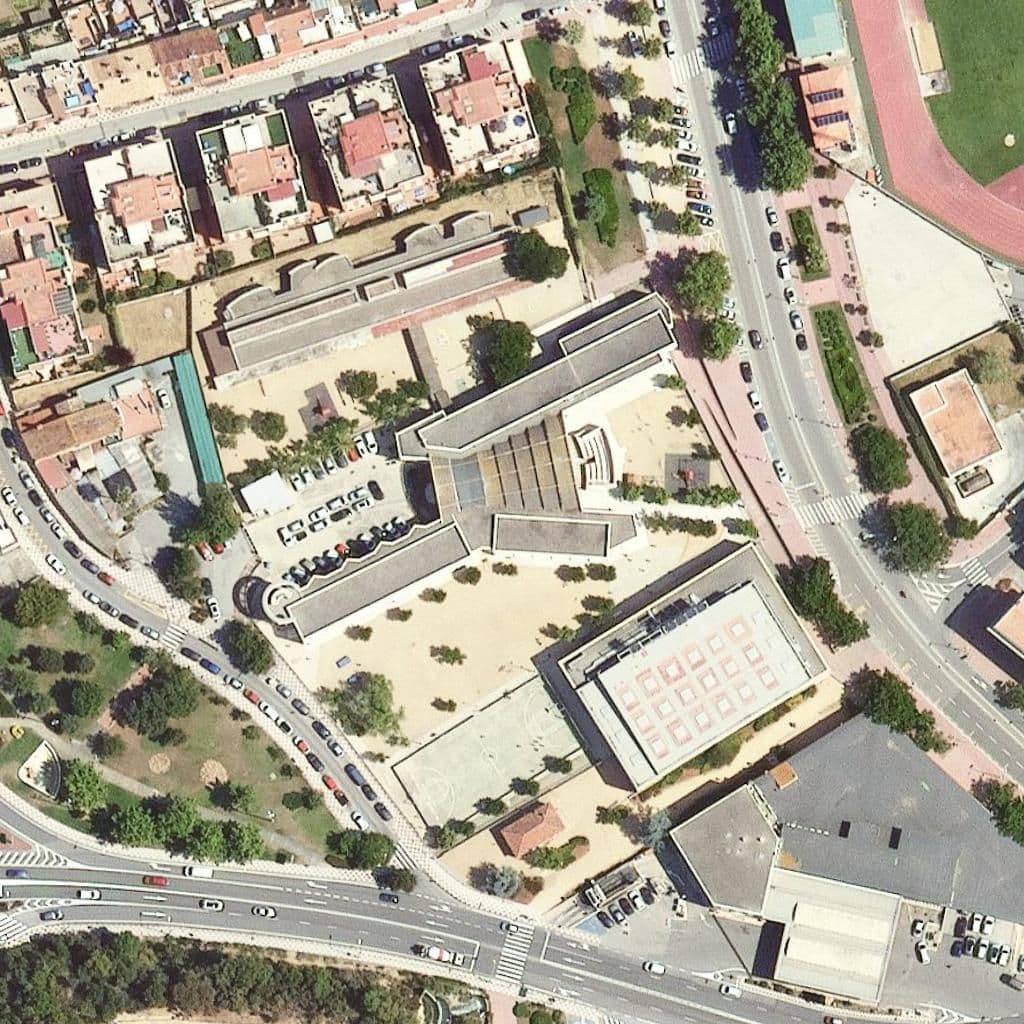 Вид згори на територію школи «Escola Pompeu Fabra»