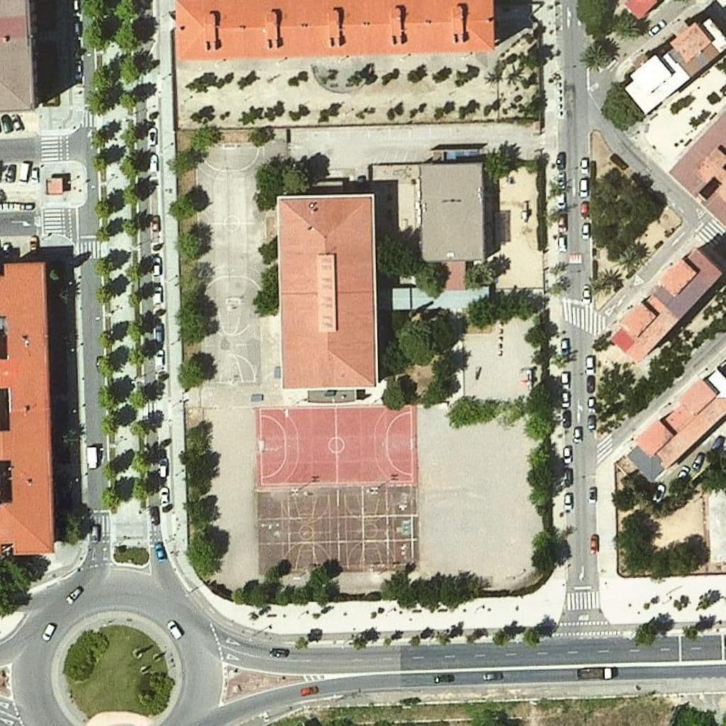 Aerial view of the grounds of Escola Campclar