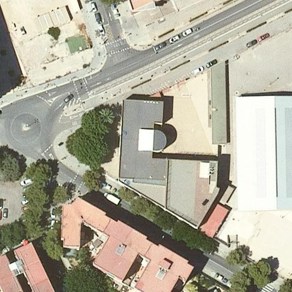 Вид згори на територію школи «Institut Llobregat»