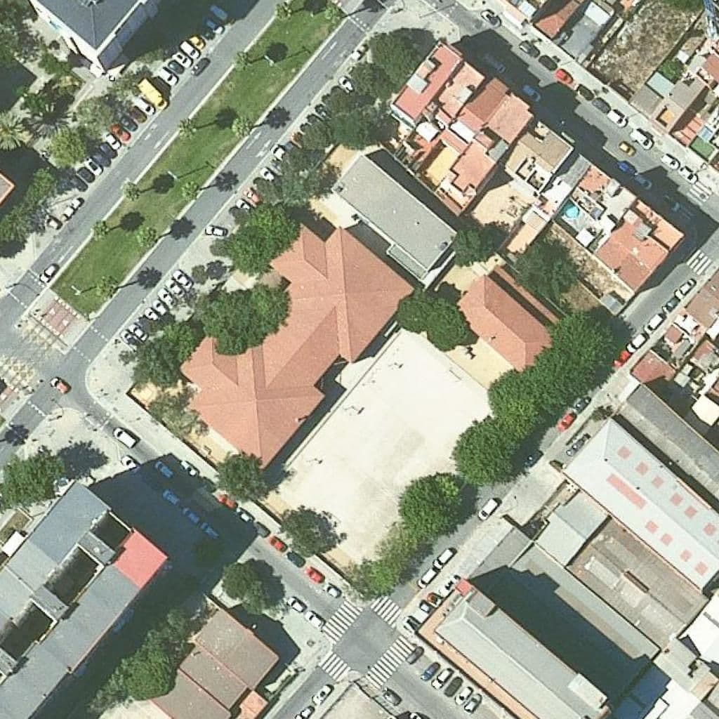 Вид згори на територію школи «Escola Josep Boada»