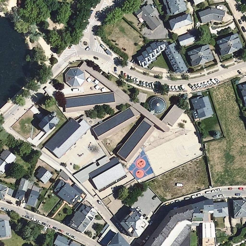 Aerial view of the grounds of Escola Alfons I