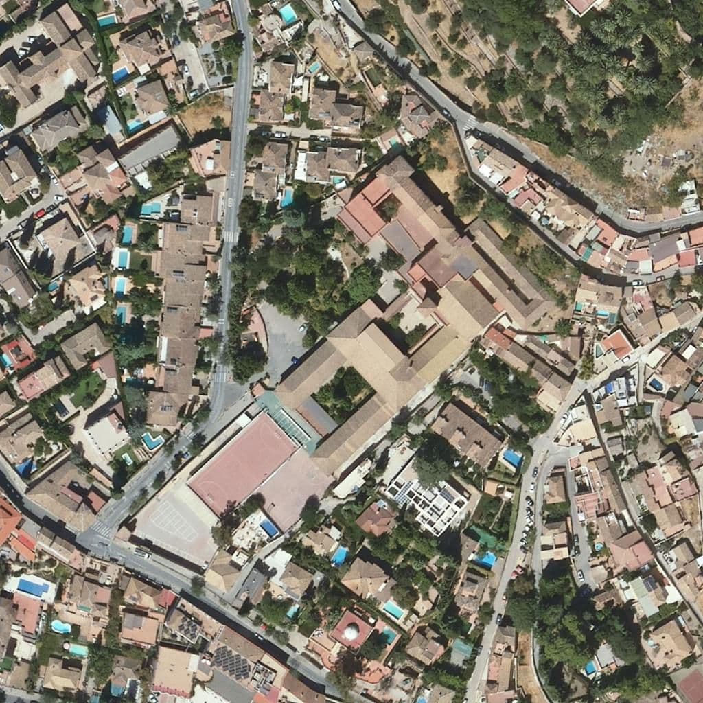 Вид згори на територію школи «Santo Domingo»