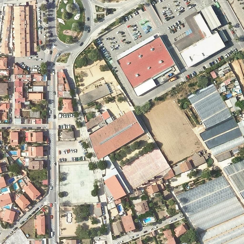 Aerial view of the grounds of Institut Escola Santa Anna