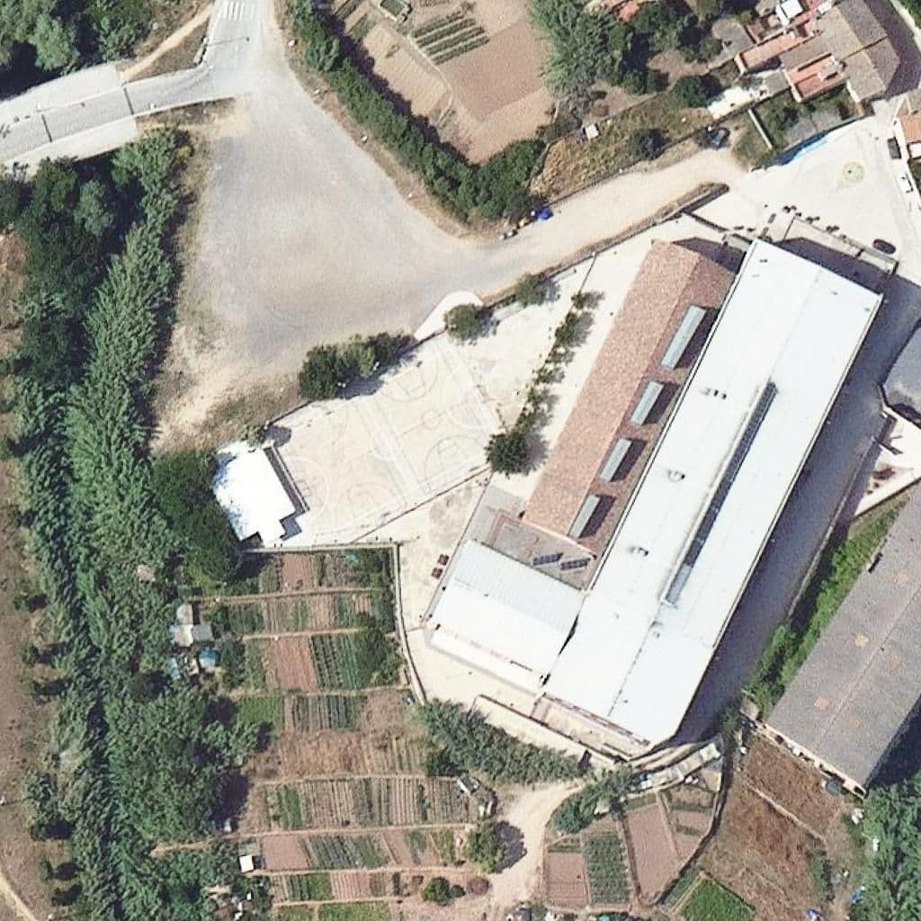 Вид згори на територію школи «Institut De Sentmenat»