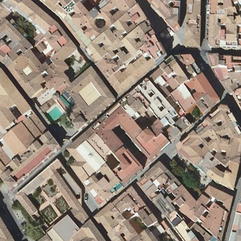 Вид згори на територію школи «Centro De Estudios Jurídicos Granada»