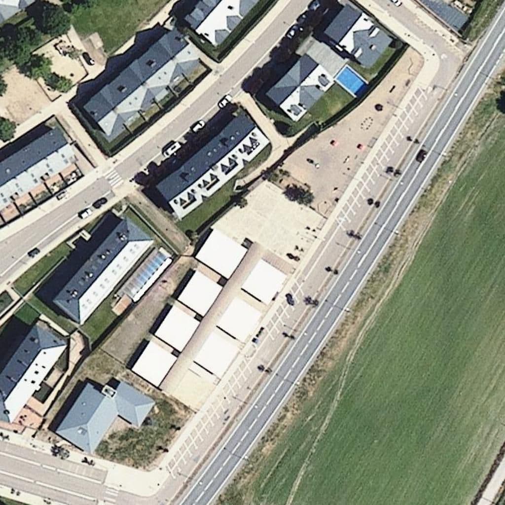 Aerial view of the grounds of Escola Llums Del Nord