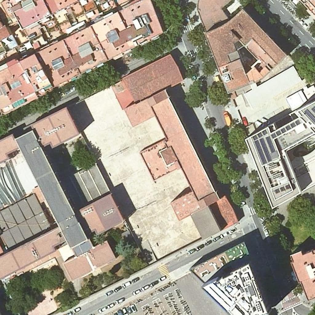 Вид сверху на территорию школы «Institut Sants»