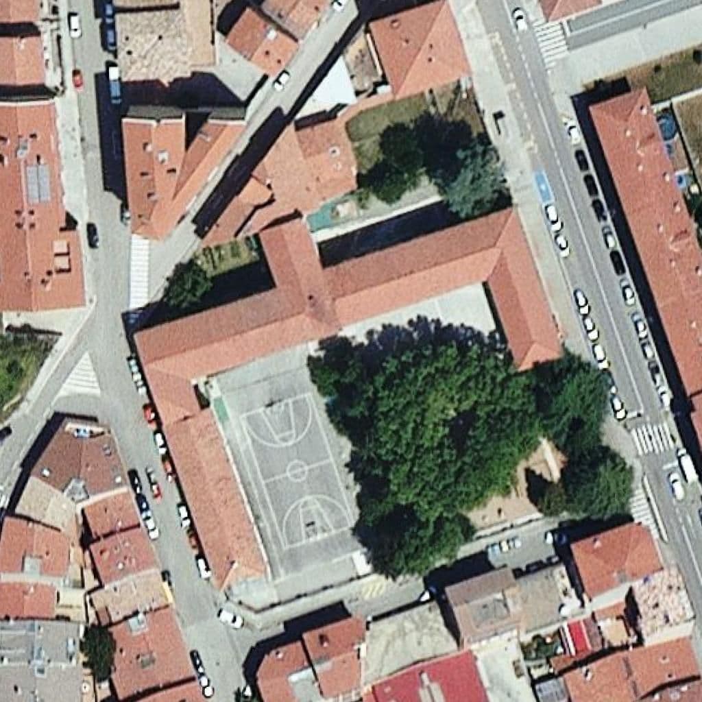 Вид згори на територію школи «Escola Joan Maragall»