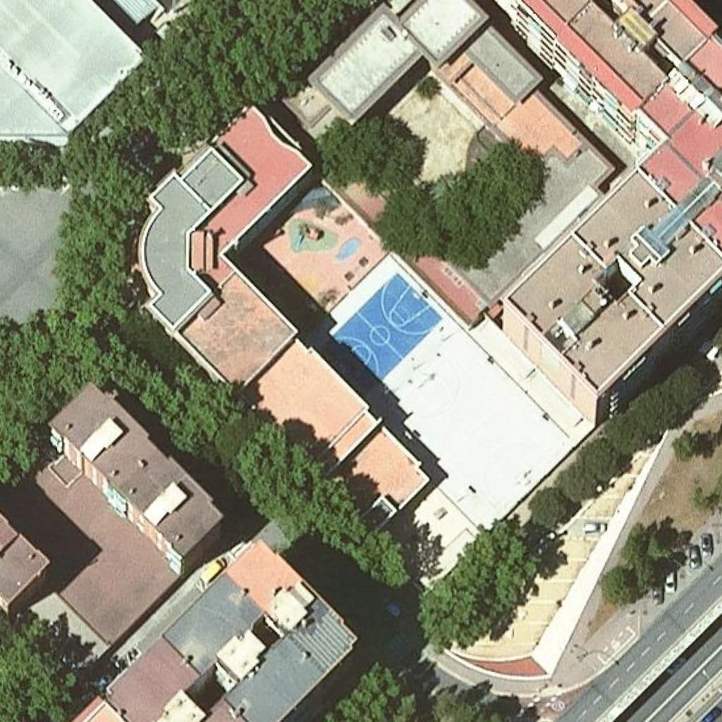 Вид згори на територію школи «Escola La Caixa»