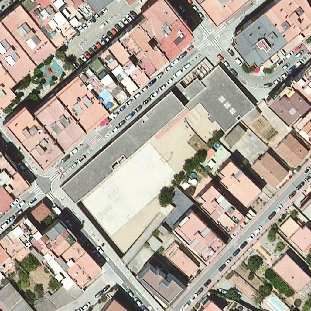 Вид згори на територію школи «Escola Joan Maragall»