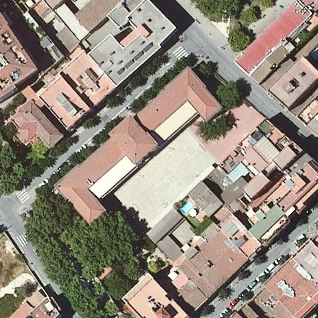 Вид згори на територію школи «Escola El Palau»