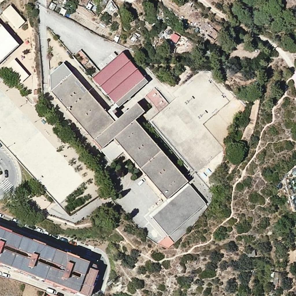 Вид згори на територію школи «Institut Bernat El Ferrer»