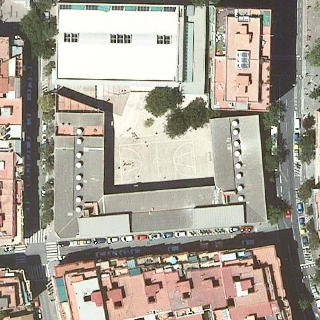 Вид згори на територію школи «Institut Barcelona-Congrés»