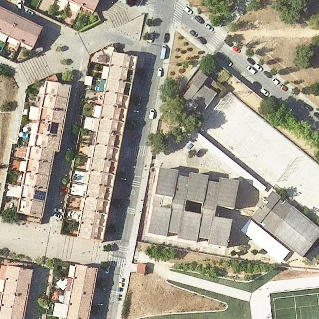 Вид згори на територію школи «Escola Pau Casals»