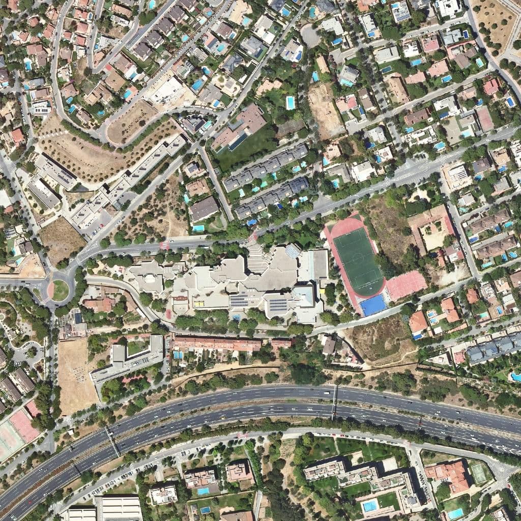 Вид згори на територію школи «Colegio Alemán De Barcelona»