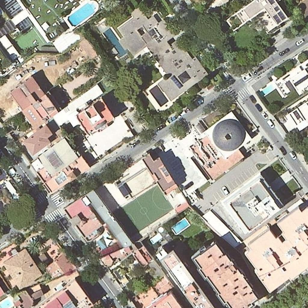 Вид сверху на территорию школы «Istituto Italiano Statale C.sc.el.e.sec. I E Ii Gr»