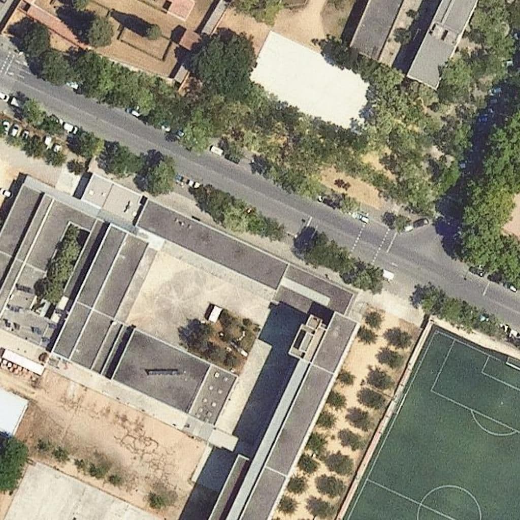 Вид згори на територію школи «Institut Santa Eugènia»