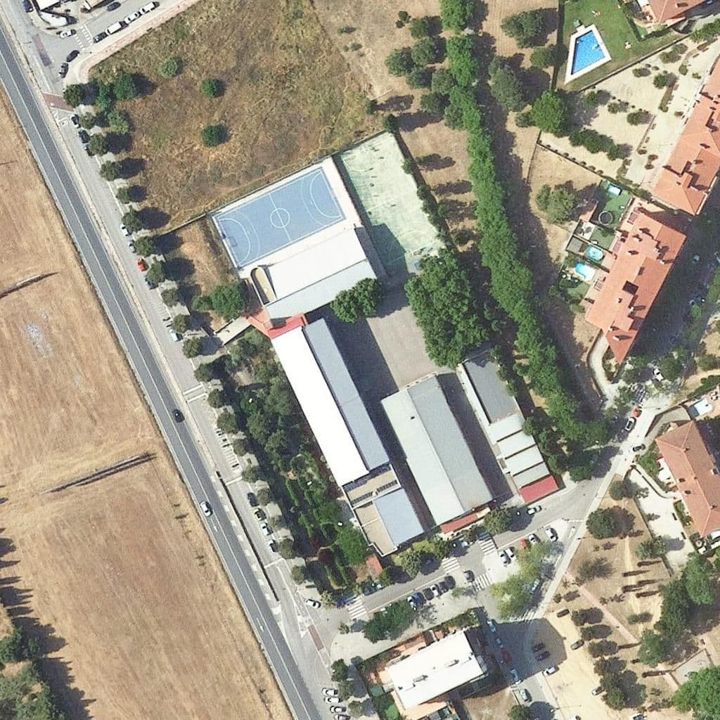 Вид згори на територію школи «Institut Palau Ausit»