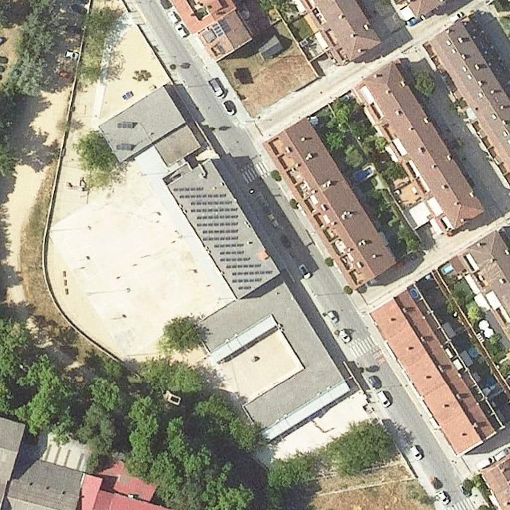 Вид згори на територію школи «Escola Ca N'alzamora»