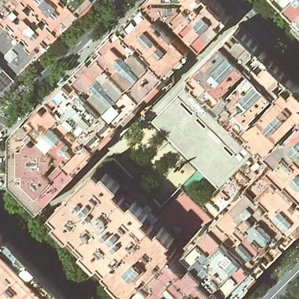 Вид сверху на территорию школы «Escola Bressol Municipal Casa Dels Nens»