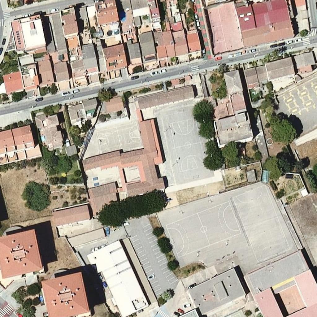Aerial view of the grounds of Escola Sant Jordi