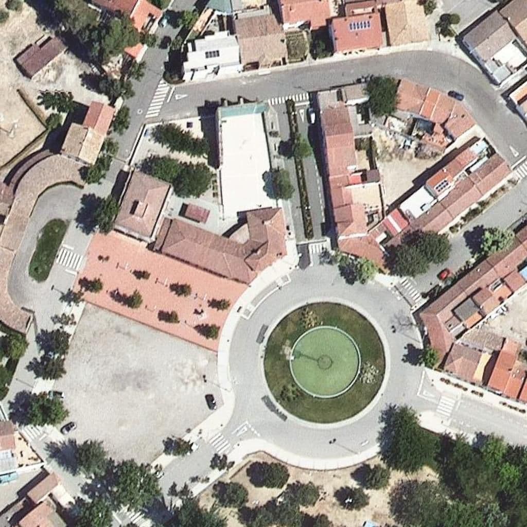 Вид згори на територію школи «Escola Bressol Municipal Raimat»