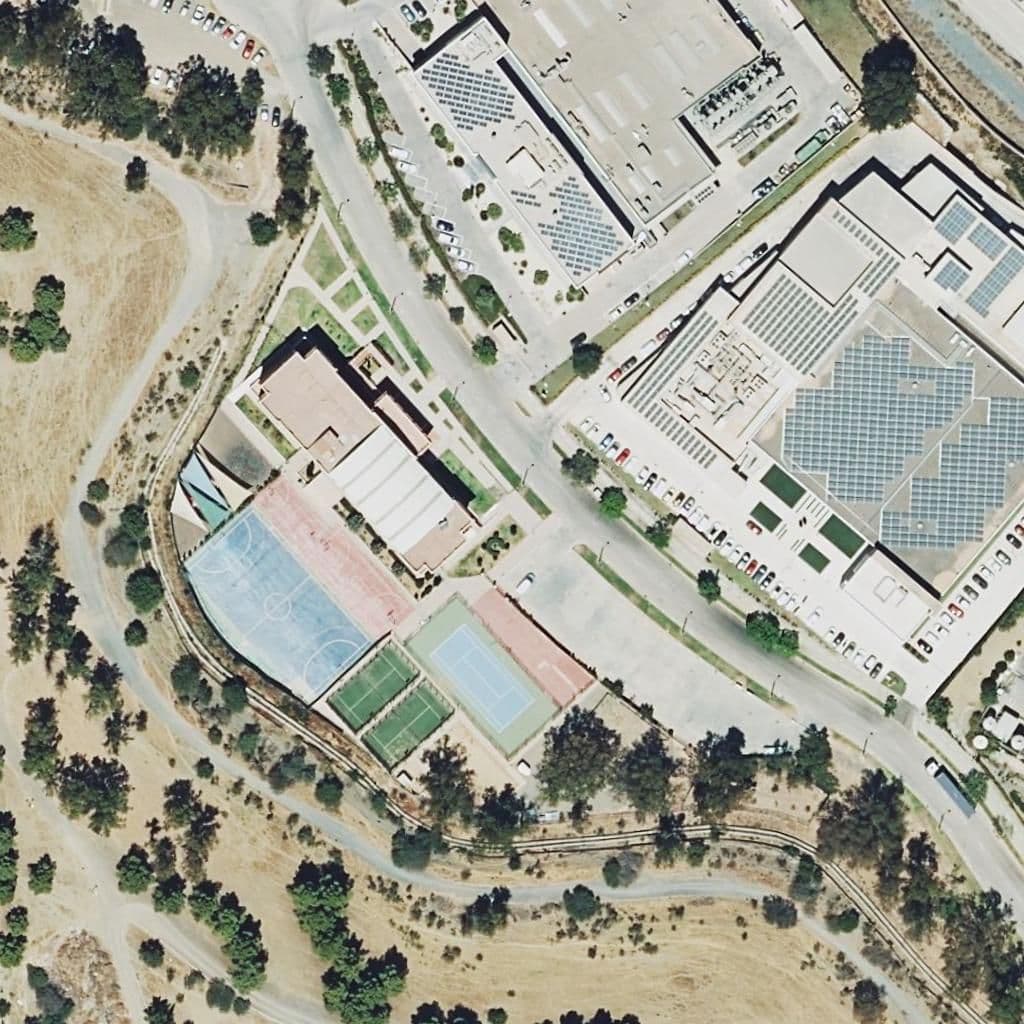 Вид сверху на территорию школы «Málaga Institute Of Technology»
