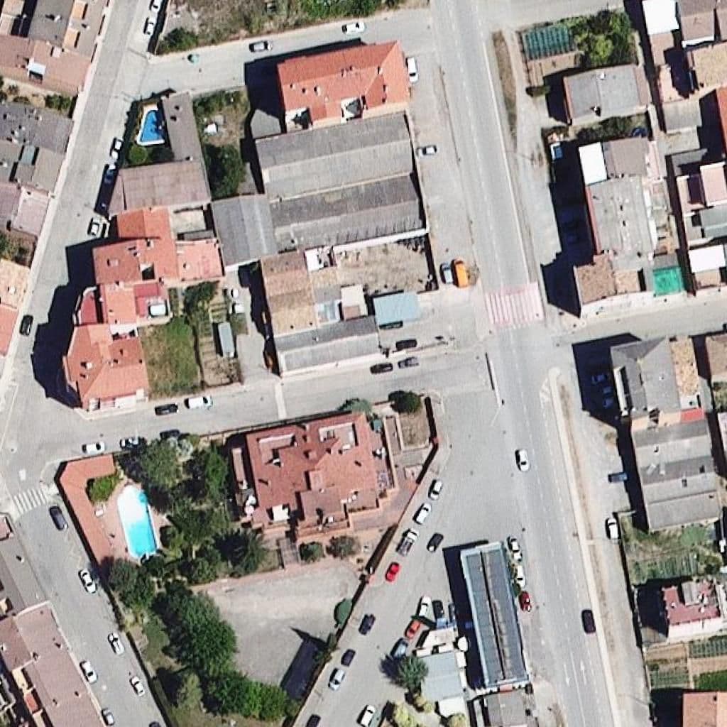 Aerial view of the grounds of Escola Sant Jordi