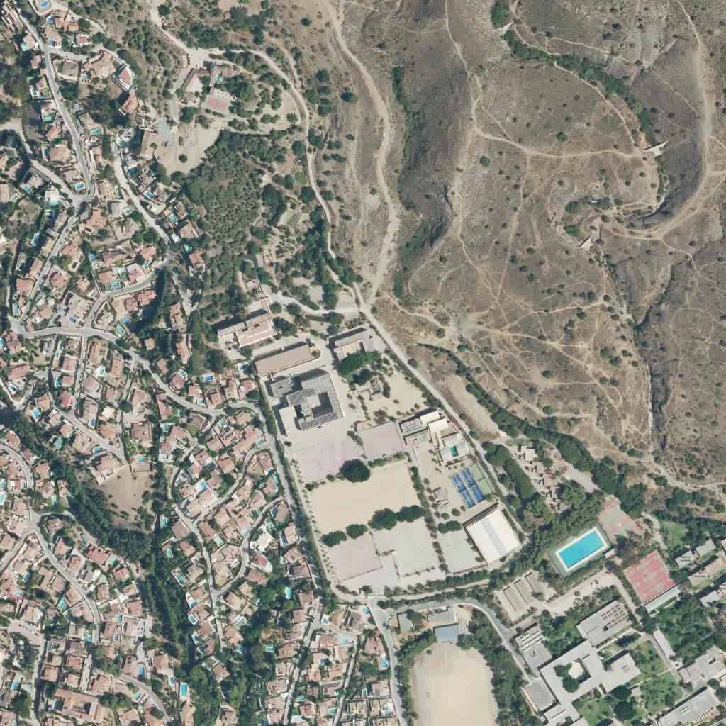 Вид сверху на территорию школы «Olivitos De San Agustín»