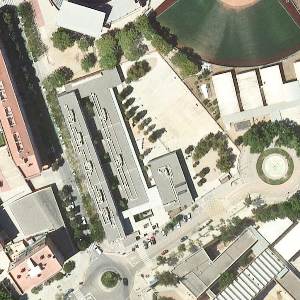 Aerial view of the grounds of Escola Miquel Martí I Pol
