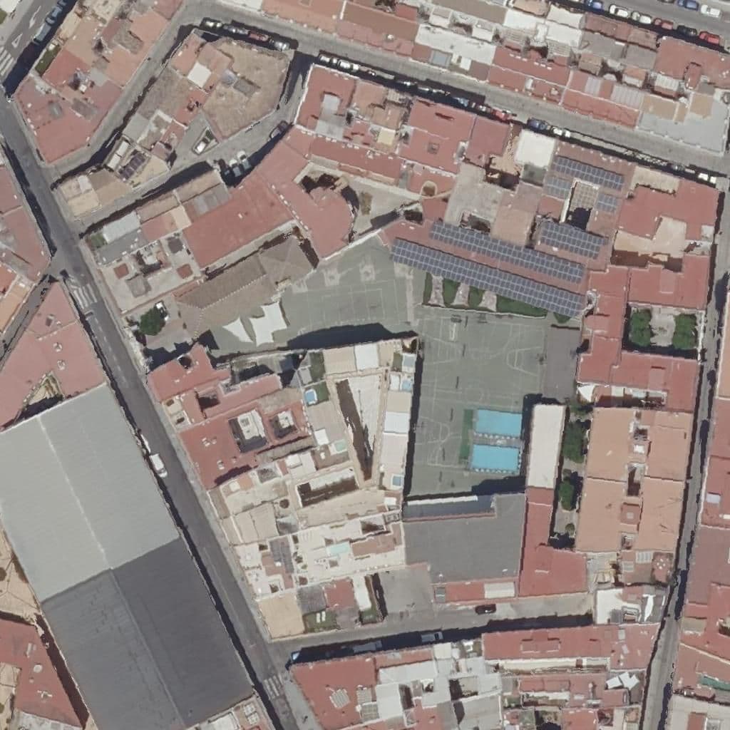 Вид сверху на территорию школы «Escuelas Profesionales De La Sagrada Familia-Nuestra Señora De Los Reyes»
