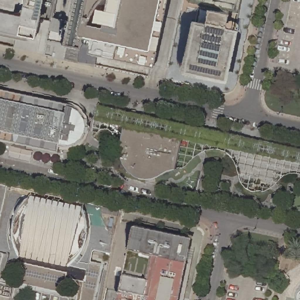 Вид сверху на территорию школы «5ª Avenida»