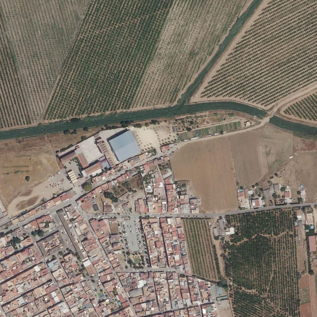 Вид сверху на территорию школы «Escuelas Profesionales De La Sagrada Familia - Patronato Vereda»