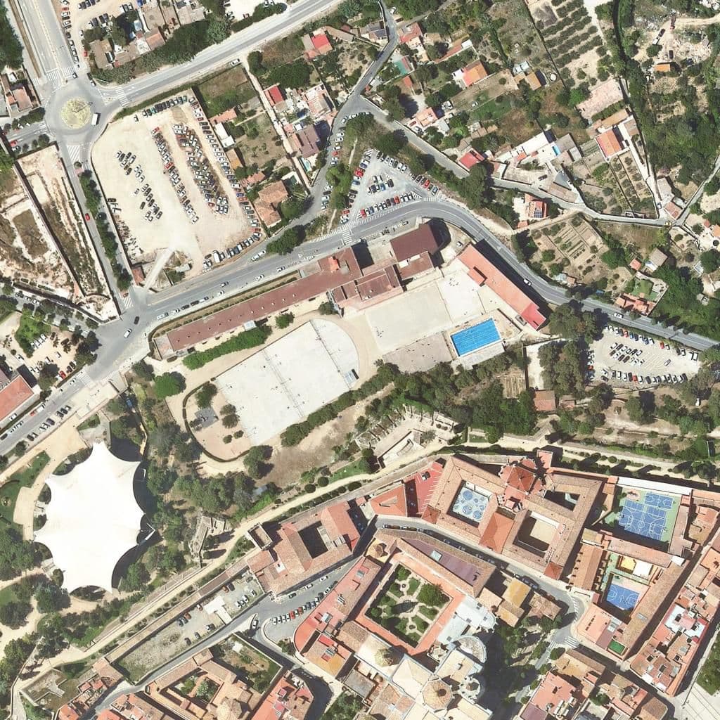 Вид згори на територію школи «Sant Pau Apòstol»