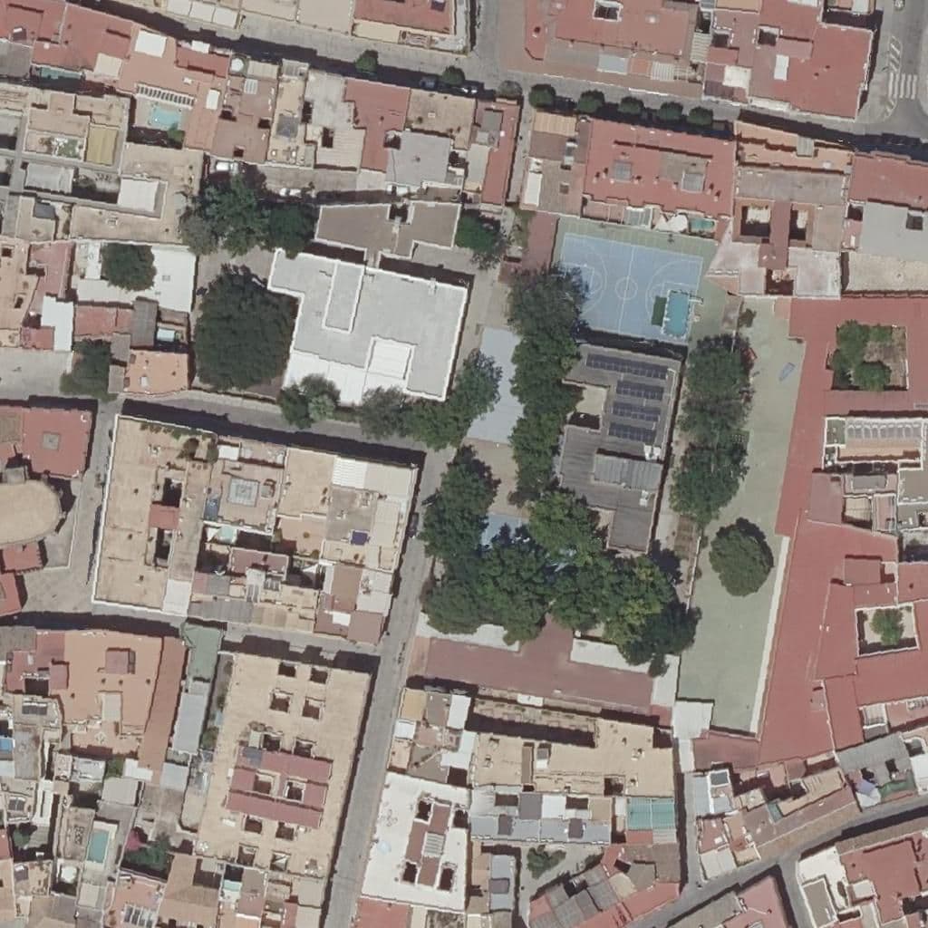 Вид сверху на территорию школы «Huerta De Santa Marina»