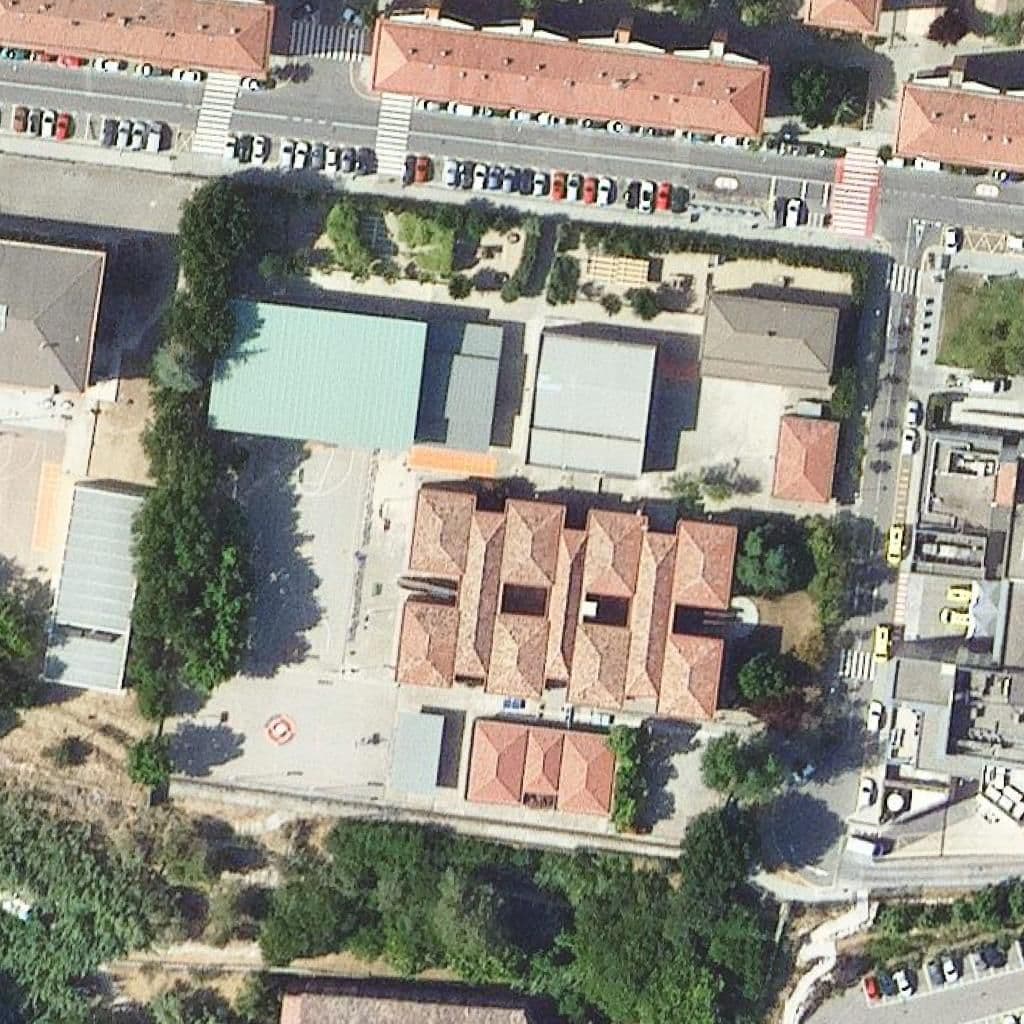 Aerial view of the grounds of Escola Juan Ramón Jiménez
