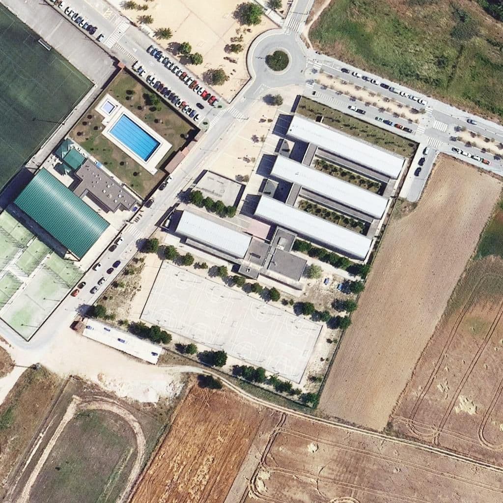 Вид згори на територію школи «Institut Vidreres»