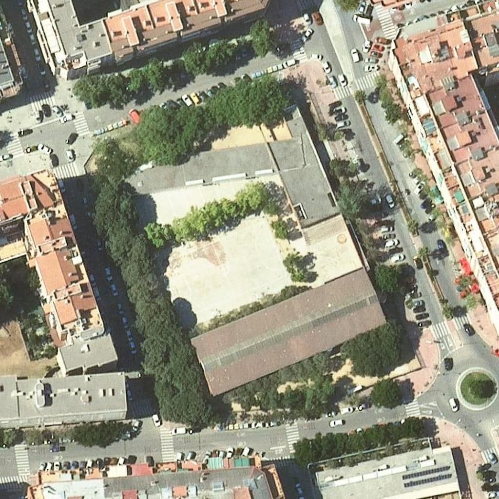 Вид сверху на территорию школы «Escola Ramon Llull»