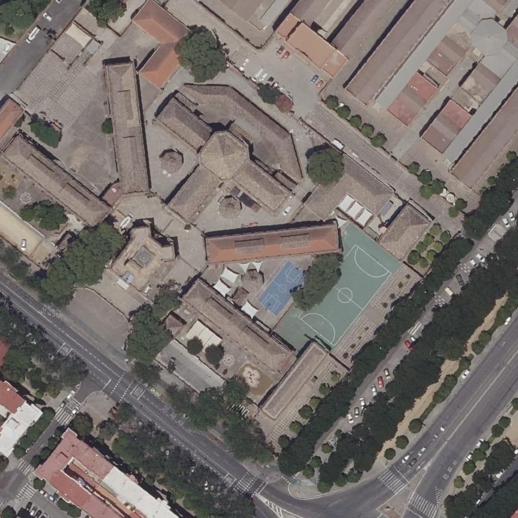 Вид сверху на территорию школы «Ciudad Jardín»