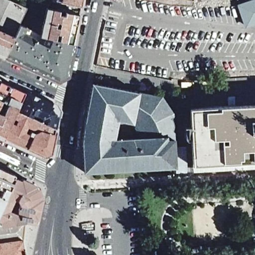 Вид сверху на территорию школы «Conservatorio De Leon»
