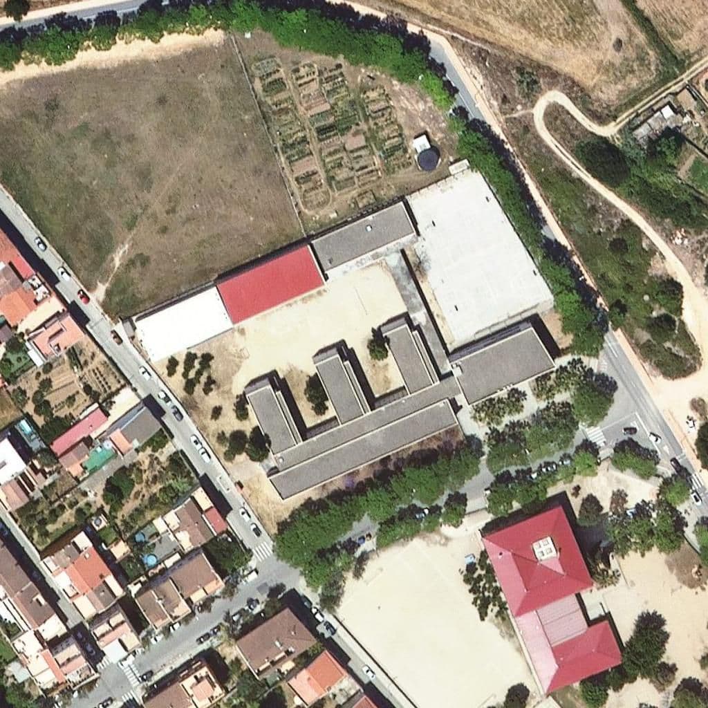 Вид згори на територію школи «Institut Dolors Mallafrè I Ros»