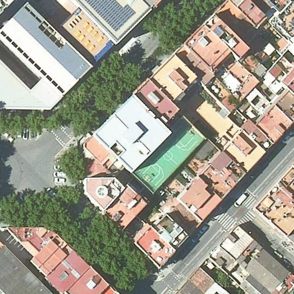 Вид згори на територію школи «Institut Poblenou»