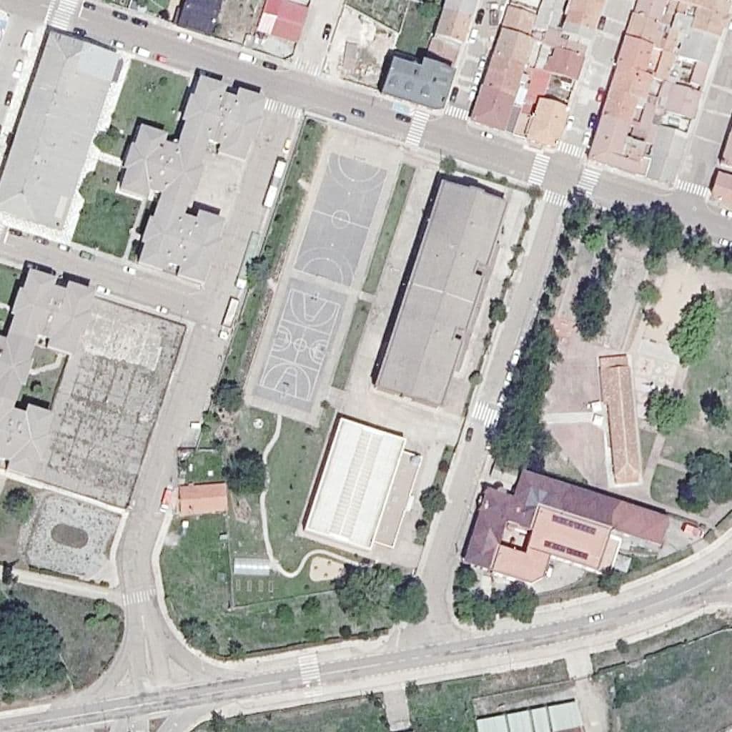 Вид сверху на территорию школы «Villa De Guardo»