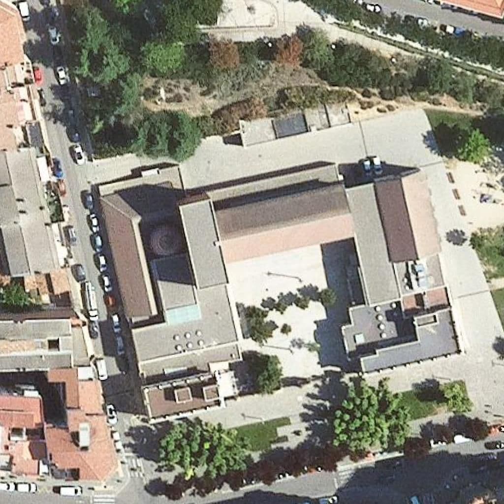 Вид сверху на территорию школы «Escola D'art Aula Municipal De Teatre»