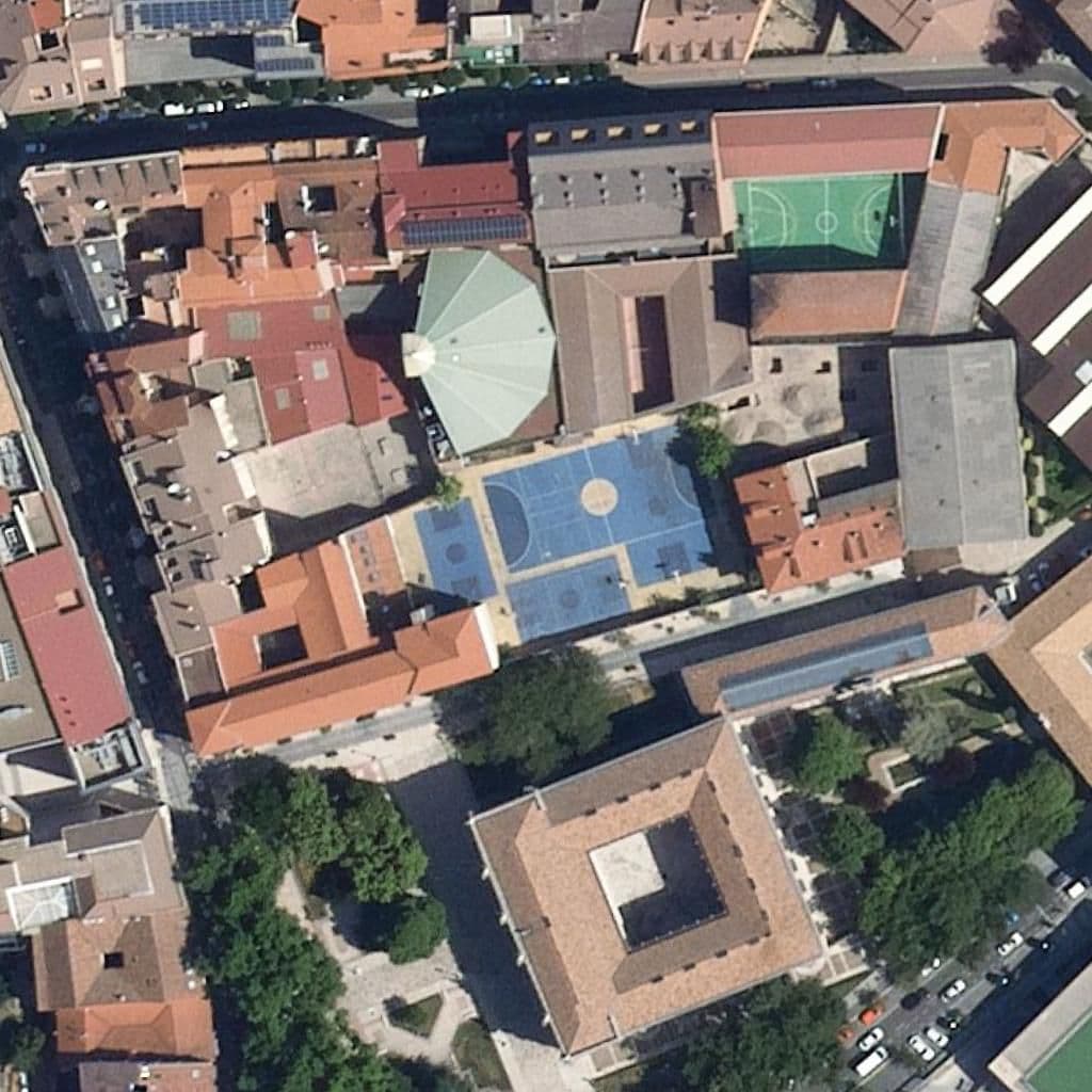 Вид сверху на территорию школы «San José»